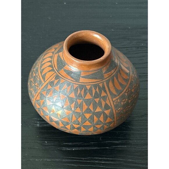 Mata Ortiz Seed Pottery Handmade by Flora Rodriguez Geometric Design Mexican Art - Picture 4 of 12